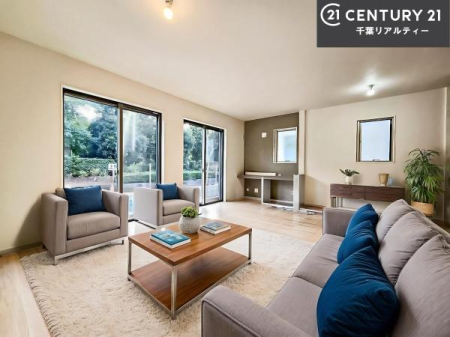 ���r���O �Ƌ��CG�p�[�X�ł��B�J�����̂���L�XLDK�I�\�t�@�[��_�C�j���O�e�[�u����u���Ă������ɂȂ�Ȃ��̂ŉ��K�ɉ߂����܂��I�R�~���j�P�[�V���������₷�����r���O�ł��I