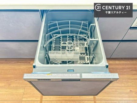 �L�b�`�� �H��@�t���̃L�b�`���ł��I�Z���������r��h�~�Ƃ��đ�ϊ��􂷂�֗��Ȏd�l�ł��I�r���g�C���Ȃ̂ŃL�b�`���̏ꏊ����炸�����X�y�[�X���L���g�����Ƃ��o���܂��I