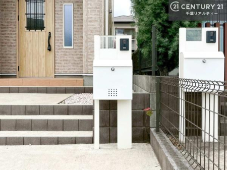 ���̑� �Ɨ��|�X�g��������ˌ��ďZ��B���֎������������Ƃ�����ۂŁA�X�֕��̎󂯎����X���[�Y�ɍs���܂��B�Z�܂��̊O�ςɂ����a�����g������̗ǂ��ݔ��ł��B