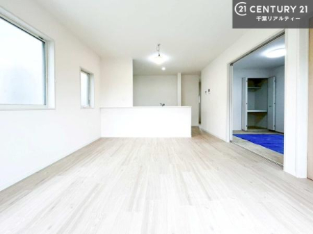 ���r���O �S�n�ǂ����r���O�͉Ƒ������R�ƏW�܂�܂��B�Ƒ��c�R�̎��Ԃ����������ł��B���Ƒ��ƁA����w�[���������Ԃ��߂��������ł��ˁB