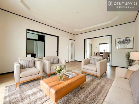 ���r���O �Ƌ��CG�p�[�X�ł��B�J�����̂���L�XLDK�I�\�t�@�[��_�C�j���O�e�[�u����u���Ă������ɂȂ�Ȃ��̂ŉ��K�ɉ߂����܂��I�R�~���j�P�[�V���������₷�����r���O�ł��I