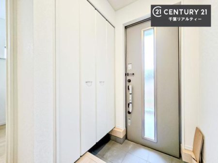 ���� �V���[�Y�{�b�N�X�t���Ȃ̂ŁA���ւ��Еt�����|�������₷���ł��I
�X�b�L���������ւŌ˂��J�����u�ԁA�������̂���S�n������Ԃ��o�}���Ă���܂��B