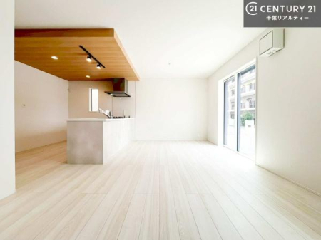 ���r���O �S�n�ǂ����r���O�͉Ƒ������R�ƏW�܂�܂��B�Ƒ��c�R�̎��Ԃ����������ł��B���Ƒ��ƁA����w�[���������Ԃ��߂��������ł��ˁB