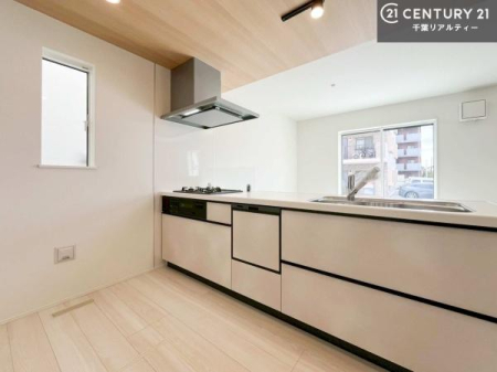 �L�b�`�� ��l�C�̑Ζʎ��V�X�e���L�b�`�����̗p���Ă��܂��I���Ƒ��̃R�~���j�P�[�V���������R�Ƒ�����݌v�ł��B
���q�l�ɂ��ڂ��͂��̂Ŋ������ł��ˁB���[�͂�����܂��I