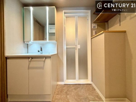 ���ʑ�E���ʏ� �O�ʋ��d�l�̐��ʏ��́A�g�����Ȃ݂����₷������I���͎��[�ɂȂ��Ă��܂��B�h���C���[�₨���ϓ����Еt������̂Ő��ʑ������X�b�L���ƌ����邱�Ƃ��o���܂��I