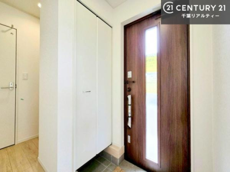 ���� �V���[�Y�{�b�N�X�t���B���ւ��Еt�����|�������₷���ł��I
�X�b�L���������ւŌ˂��J�����u�ԁA�������̂���S�n������Ԃ��o�}���Ă���܂��B