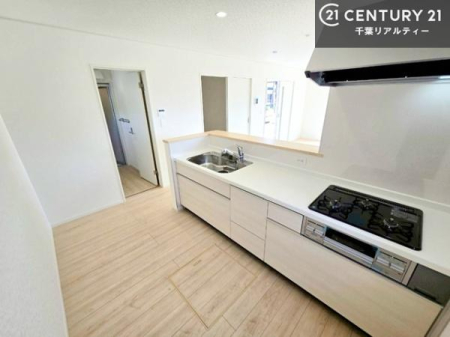 �L�b�`�� ��Ƃ肠�钲���X�y�[�X�ō�Ƃ����₷�����K�ȃL�b�`���ł��I
���q�l�ƈꏏ�ɂ��َq������y���߂�L�X�X�y�[�X�ł��B�y�����������ԂɂȂ肻���ł��ˁI