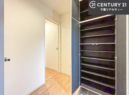 ���� �V���[�Y�{�b�N�X�t���B���ւ��Еt�����|�������₷���ł��I
�X�b�L���������ւŌ˂��J�����u�ԁA�������̂���S�n������Ԃ��o�}���Ă���܂��B