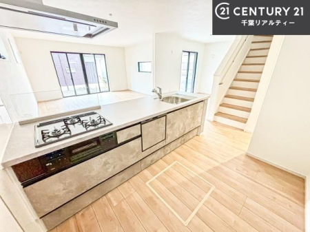 �L�b�`�� ��Ƃ肠�钲���X�y�[�X�ō�Ƃ����₷�����K�ȃL�b�`���ł��I
���q�l�ƈꏏ�ɂ��َq������y���߂�L�X�X�y�[�X�ł��B�y�����������ԂɂȂ肻���ł��ˁI