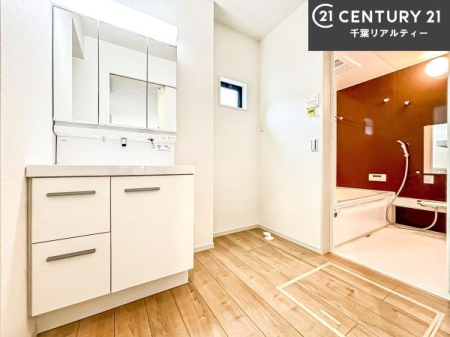 ���ʑ�E���ʏ� �O�ʋ��d�l�̐��ʏ��́A�g�����Ȃ݂����₷������I���͎��[�ɂȂ��Ă��܂��B�h���C���[�₨���ϓ����Еt������̂Ő��ʑ������X�b�L���ƌ����邱�Ƃ��o���܂��I