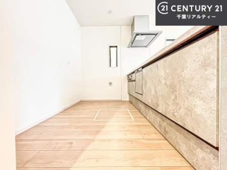 �L�b�`�� ��Ƃ����₷���V�X�e���L�b�`���ł��I���[����������t���Ă���̂ŁA�����X�y�[�X�ɕ���u���Ȃ��čςނ̂ŁA�L�X�g���āA���K�ɍ�Ƃ��ł��܂��I