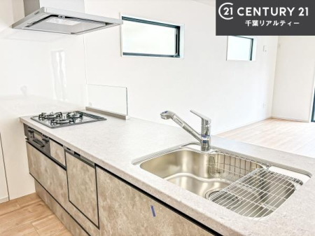 �L�b�`�� ��l�C�̑Ζʎ��V�X�e���L�b�`�����̗p���Ă��܂��I���Ƒ��̃R�~���j�P�[�V���������R�Ƒ�����݌v�ł��B
���q�l�ɂ��ڂ��͂��̂Ŋ������ł��ˁB���[�͂�����܂��I