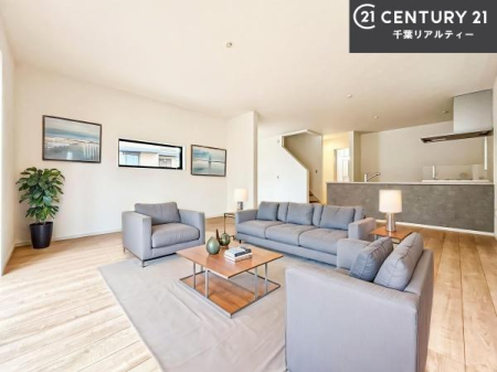 ���r���O �Ƌ�́ACG�p�[�X�ł��B��؂ȉƑ����W�܂邩�炱��LDK�ɂ͂�����肽���B
�q�����������C�ɏ΂��Ȃ��瑖�����Ă���p�����������u�L���Ƃɂ��ėǂ������v�Ǝv���u�Ԃł��B