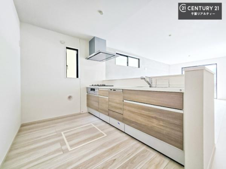 �L�b�`�� ��Ƃ肠�钲���X�y�[�X�ō�Ƃ����₷�����K�ȃL�b�`���ł��I
���q�l�ƈꏏ�ɂ��َq������y���߂�L�X�X�y�[�X�ł��B�y�����������ԂɂȂ肻���ł��ˁI