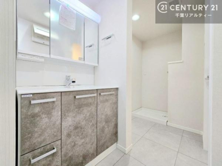 ���ʑ�E���ʏ� �O�ʋ��d�l�̐��ʏ��́A�g�����Ȃ݂����₷������I���͎��[�ɂȂ��Ă��܂��B�h���C���[�₨���ϓ����Еt������̂Ő��ʑ������X�b�L���ƌ����邱�Ƃ��o���܂��I