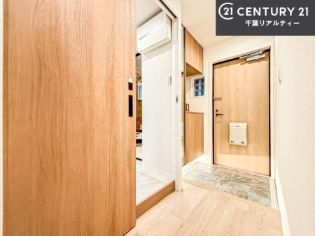 ���� �V���[�Y�{�b�N�X�t���B���ւ��Еt�����|�������₷���ł��I
�X�b�L���������ւŌ˂��J�����u�ԁA�������̂���S�n������Ԃ��o�}���Ă���܂��B