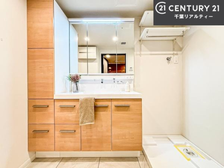 ���ʑ�E���ʏ� �O�ʋ��d�l�̐��ʏ��́A�g�����Ȃ݂����₷������I���͎��[�ɂȂ��Ă��܂��B�h���C���[�₨���ϓ����Еt������̂Ő��ʑ������X�b�L���ƌ����邱�Ƃ��o���܂��I