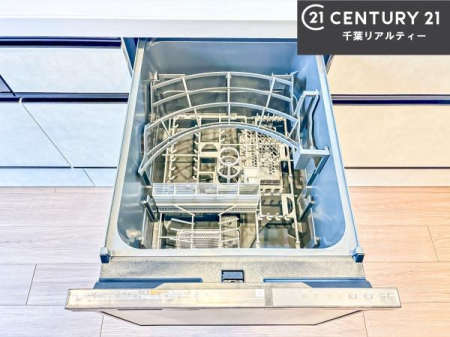 �L�b�`�� �H��@�t���̃L�b�`���ł��I�Z���������r��h�~�Ƃ��đ�ϊ��􂷂�֗��Ȏd�l�ł��I�r���g�C���Ȃ̂ŃL�b�`���̏ꏊ����炸�����X�y�[�X���L���g�����Ƃ��o���܂��I