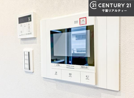 ���̑����� TV���j�^�[�t���C���^�[�z��������A�K��҂��f���Ŋm�F���Ă���Ή��ł��邽�߁A�h�Ɩʂ����S�ł��B���q�l�̂�����Ԏ��ɂ��S�����A���Ƒ��̈��S�E���S�ȕ�炵���T�|�[�g���܂��B