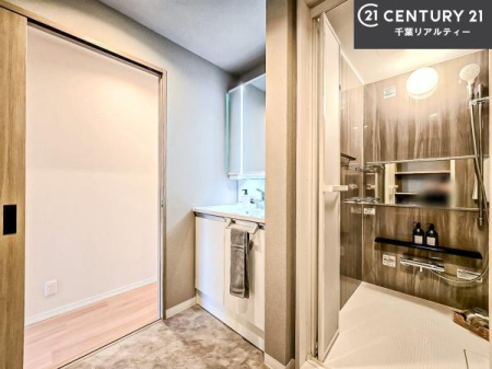 ���ʑ�E���ʏ� �O�ʋ��d�l�̐��ʏ��́A�g�����Ȃ݂����₷������I���͎��[�ɂȂ��Ă��܂��B�h���C���[�₨���ϓ����Еt������̂Ő��ʑ������X�b�L���ƌ����邱�Ƃ��o���܂��I