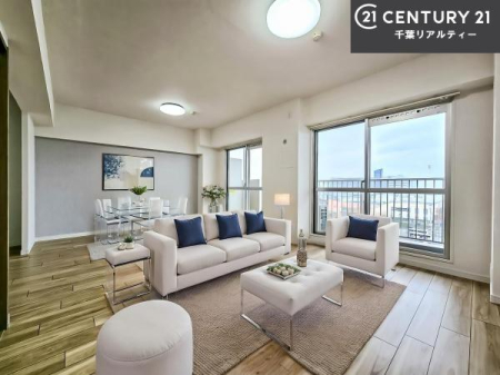 ���r���O �Ƌ��CG�p�[�X�ł��B��؂ȉƑ����W�܂邩�炱��LDK�ɂ͂�����肽���B
�q�����������C�ɏ΂��Ȃ��瑖�����Ă���p�����������u�L���Ƃɂ��ėǂ������v�Ǝv���u�Ԃł��B