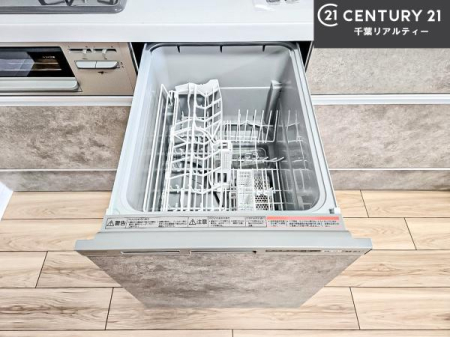 �L�b�`�� �H��@�t���̃L�b�`���ł��I�Z���������r��h�~�Ƃ��đ�ϊ��􂷂�֗��Ȏd�l�ł��I�r���g�C���Ȃ̂ŃL�b�`���̏ꏊ����炸�����X�y�[�X���L���g�����Ƃ��o���܂��I