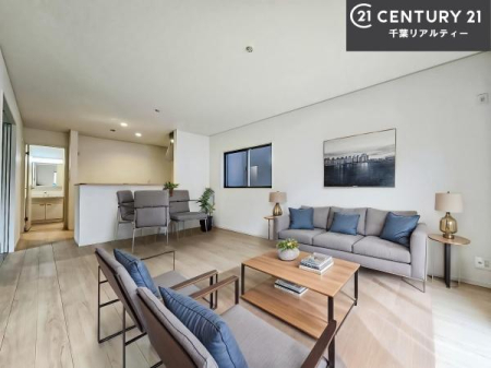 ���r���O �Ƌ��CG�p�[�X�ł��B�J�����̂���L�XLDK�I�\�t�@�[��_�C�j���O�e�[�u����u���Ă������ɂȂ�Ȃ��̂ŉ��K�ɉ߂����܂��I�R�~���j�P�[�V���������₷�����r���O�ł��I