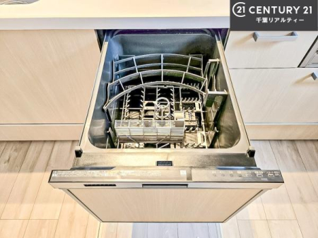 �L�b�`�� �H��@�t���̃L�b�`���ł��I�Z���������r��h�~�Ƃ��đ�ϊ��􂷂�֗��Ȏd�l�ł��I�r���g�C���Ȃ̂ŃL�b�`���̏ꏊ����炸�����X�y�[�X���L���g�����Ƃ��o���܂��I