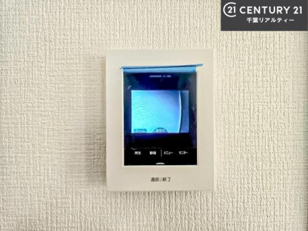 ���̑����� TV���j�^�[�t���C���^�[�z��������A�K��҂��f���Ŋm�F���Ă���Ή��ł��邽�߁A�h�Ɩʂ����S�ł��B���q�l�̂�����Ԏ��ɂ��S�����A���Ƒ��̈��S�E���S�ȕ�炵���T�|�[�g���܂��B