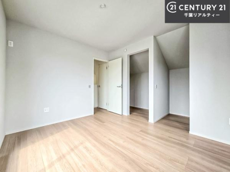 �m�� �V���v���Ƀf�U�C������Ă��邽�߁A�Ƌ��I�т܂���I
���C�ɓ���̉Ƌ��u���Ă��낰���Ԃ���邱�Ƃ��ł��܂��B