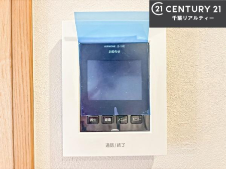 ���̑����� TV���j�^�[�t���C���^�[�z��������A�K��҂��f���Ŋm�F���Ă���Ή��ł��邽�߁A�h�Ɩʂ����S�ł��B���q�l�̂�����Ԏ��ɂ��S�����A���Ƒ��̈��S�E���S�ȕ�炵���T�|�[�g���܂��B