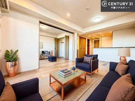 ���r���O �Ƌ��CG�p�[�X�ł��B�S�n�ǂ����r���O�͉Ƒ������R�ƏW�܂�܂��B�Ƒ��c�R�̎��Ԃ����������ł��B���Ƒ��ƁA����w�[���������Ԃ��߂��������ł��ˁB