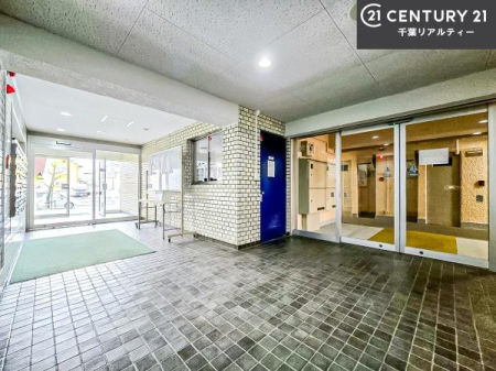 �G���g�����X �z������̗ǂ��G���g�����X�́A���Ƒ��₨�q�l���������}���Ă���܂��B
�����̕�炵�ɐS�n�悳�������炵�Ă�����Ԃł��B