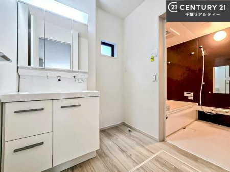 ���ʑ�E���ʏ� �O�ʋ��d�l�̐��ʏ��́A�g�����Ȃ݂����₷������I���͎��[�ɂȂ��Ă��܂��B�h���C���[�₨���ϓ����Еt������̂Ő��ʑ������X�b�L���ƌ����邱�Ƃ��o���܂��I