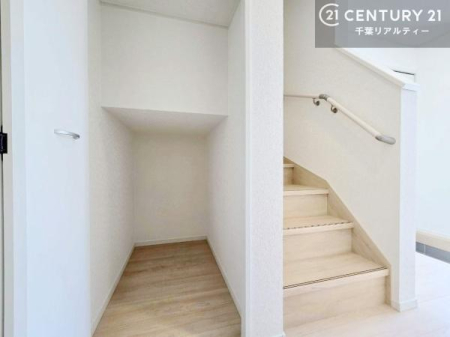 ���[ �K�i���̃X�y�[�X�𖳑ʂȂ����������A�֗��Ȏ��[�G���A�B���p�i��X�g�b�N�i����������Ǝ��߂��A��炵�ɂ�Ƃ�Ɖ��K���������炵�܂��B