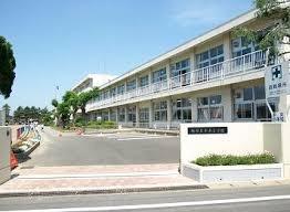 ���ӊ� �y���w�Z�z���s���������w�Z�F1300m