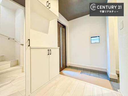 ���� �V���[�Y�{�b�N�X�t���B���ւ��Еt�����|�������₷���ł��I
�X�b�L���������ւŌ˂��J�����u�ԁA�������̂���S�n������Ԃ��o�}���Ă���܂��B