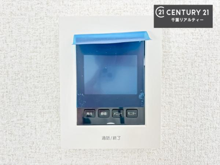 ���̑����� TV���j�^�[�t���C���^�[�z��������A�K��҂��f���Ŋm�F���Ă���Ή��ł��邽�߁A�h�Ɩʂ����S�ł��B���q�l�̂�����Ԏ��ɂ��S�����A���Ƒ��̈��S�E���S�ȕ�炵���T�|�[�g���܂��B