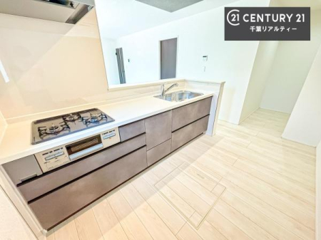 �L�b�`�� ��l�C�̑Ζʎ��V�X�e���L�b�`�����̗p���Ă��܂��I���Ƒ��̃R�~���j�P�[�V���������R�Ƒ�����݌v�ł��B
���q�l�ɂ��ڂ��͂��̂Ŋ������ł��ˁB���[�͂�����܂��I