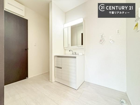 ���ʑ�E���ʏ� �������̂�����ʎ��ł��B��Ԃɂ�Ƃ肪����A�����̐g�x�x�����K�ɍs���܂��B���܂������₷���A�����ς�g�����Ȃ݃`�F�b�N�ɂ��֗��Ȏg������̗ǂ���Ԃł��B