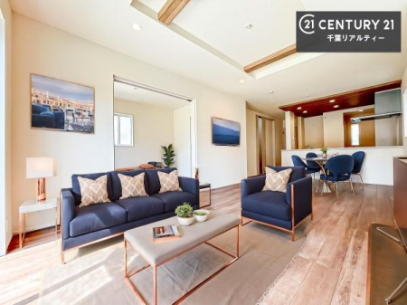 ���r���O �Ƌ�́ACG�p�[�X�ł��B��؂ȉƑ����W�܂邩�炱��LDK�ɂ͂�����肽���B
�q�����������C�ɏ΂��Ȃ��瑖�����Ă���p�����������u�L���Ƃɂ��ėǂ������v�Ǝv���u�Ԃł��B