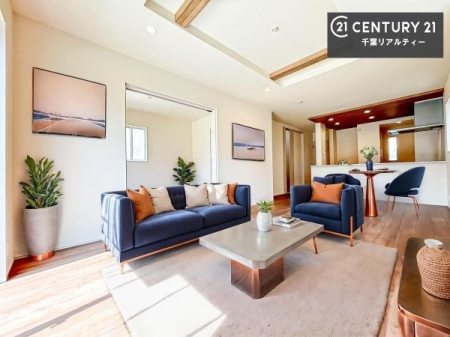 ���r���O �Ƌ�́ACG�p�[�X�ł��B��؂ȉƑ����W�܂邩�炱��LDK�ɂ͂�����肽���B
�q�����������C�ɏ΂��Ȃ��瑖�����Ă���p�����������u�L���Ƃɂ��ėǂ������v�Ǝv���u�Ԃł��B