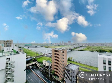 �Z�˂���̒��]�ʐ^ �O�ʂɌ������Ȃ����߁A�J�������ӂ�钭�]�������B���E���傫���L����A��̍L������������Z���ł��B