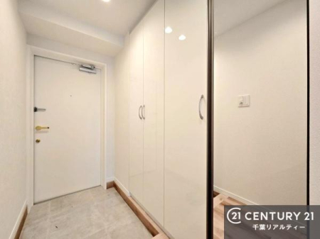 ���� �V���[�Y�{�b�N�X�t���Ȃ̂ŁA���ւ��Еt�����|�������₷���ł��I
�X�b�L���������ւŌ˂��J�����u�ԁA�������̂���S�n������Ԃ��o�}���Ă���܂��B