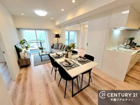 ���r���O �傫�ȑ����炽���Ղ�̗z���������閾�邢���r���O�B�J�����̂��郊�r���O�ŉƑ��c���̂��났�̎��Ԃ��߂����܂��I�����̂����w�\�ł��I���񌻒n�ŗz������Ȃǂ��̊����������܂��I