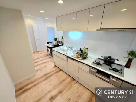 �L�b�`�� ��Ƃ肠�钲���X�y�[�X�ō�Ƃ����₷�����K�ȃL�b�`���ł��I
���q�l�ƈꏏ�ɂ��َq������y���߂�L�X�X�y�[�X�ł��B�y�����������ԂɂȂ肻���ł��ˁI