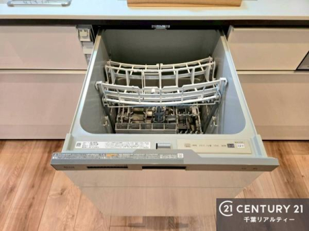 �L�b�`�� �H��@�t���̃L�b�`���ł��I�Z���������r��h�~�Ƃ��đ�ϊ��􂷂�֗��Ȏd�l�ł��I�r���g�C���Ȃ̂ŃL�b�`���̏ꏊ����炸�����X�y�[�X���L���g�����Ƃ��o���܂��I