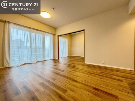 ���r���O �傫�ȑ����炽���Ղ�̗z���������閾�邢���r���O�B�J�����̂��郊�r���O�ŉƑ��c���̂��났�̎��Ԃ��߂����܂��I�����̂����w�\�ł��I���񌻒n�ŗz������Ȃǂ��̊����������܂��I