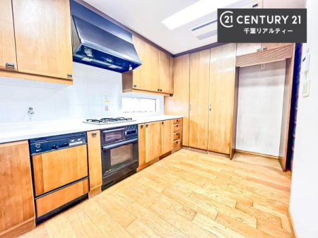 �L�b�`�� ��Ƃ肠�钲���X�y�[�X�ō�Ƃ����₷�����K�ȃL�b�`���ł��I
���q�l�ƈꏏ�ɂ��َq������y���߂�L�X�X�y�[�X�ł��B�y�����������ԂɂȂ肻���ł��ˁI