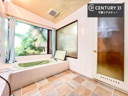 ���� �������������l�̕��͋C�̃o�X���[���́A�����o�Ă��ăo�X�^�C�����[���I
���d���撣���Ă��邲�J���ɂ��D�݂̓����̓����܂����āA�y����ł݂Ă͂������ł��傤���H